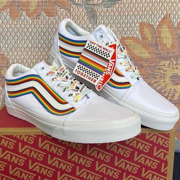 Vans Men’s Old Skool
(Pride) White/True White
VNOA5KRFB5U
Sneakers - athletic - Picture 5 of 16